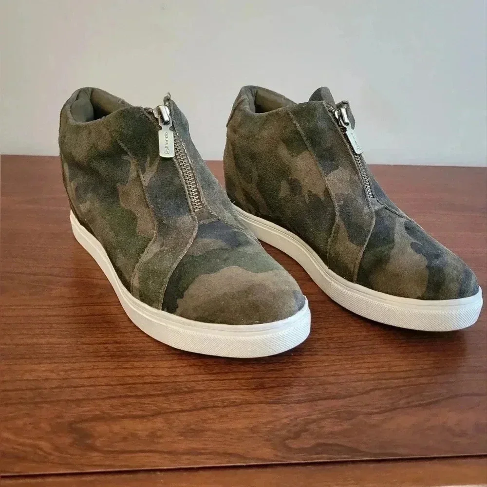 BLONDO Glenda Camo Green Waterproof Hidden Wedge Zip Sneakers(8)